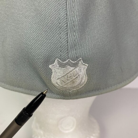Toronto Maple Leafs Hat Reebok Face Off Headwear Gray Men's Size M/L Stretch NHL - Picture 7 of 11